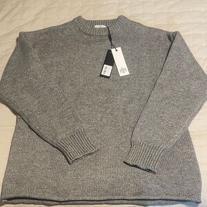 Elegant Gray Women's Crew Neck Sweater